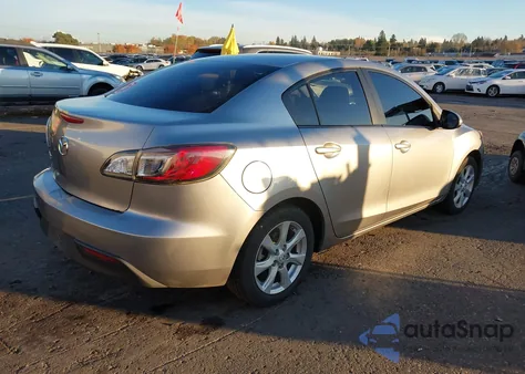 2011 Mazda Mazda3 I Touring z USA, uszkodzony, nr VIN JM1BL1VG4B1401978